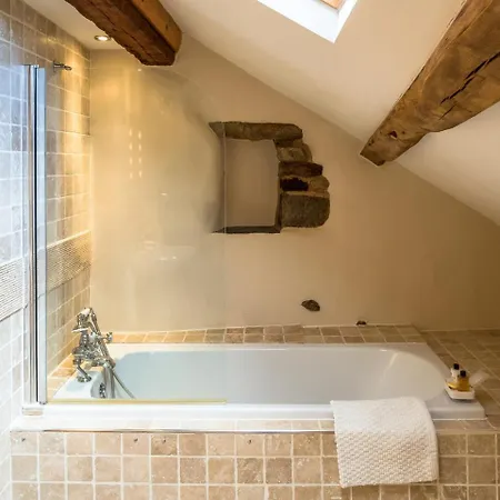 The Wayside And Whisky Barn Hotel Whitbeck Room photo