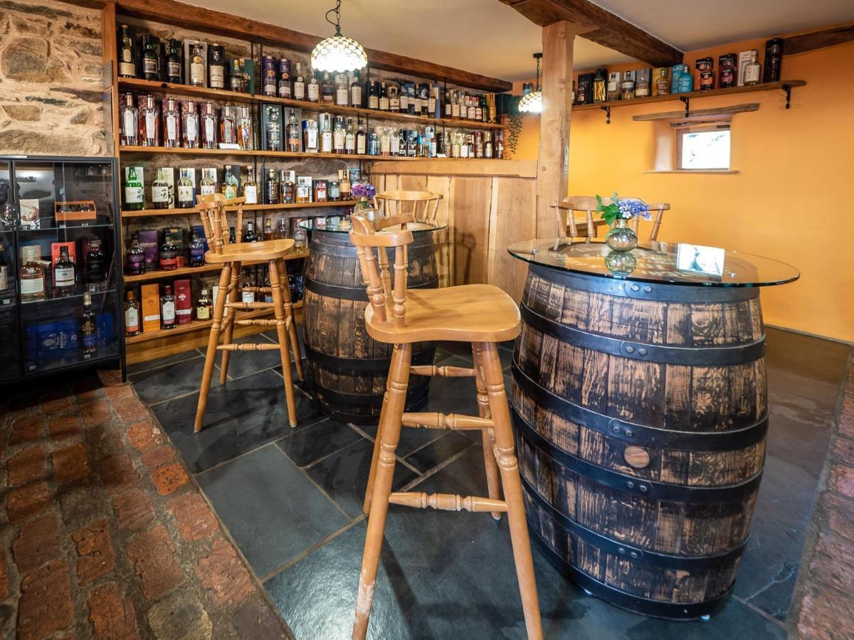 The Wayside And Whisky Barn Гостевой дом