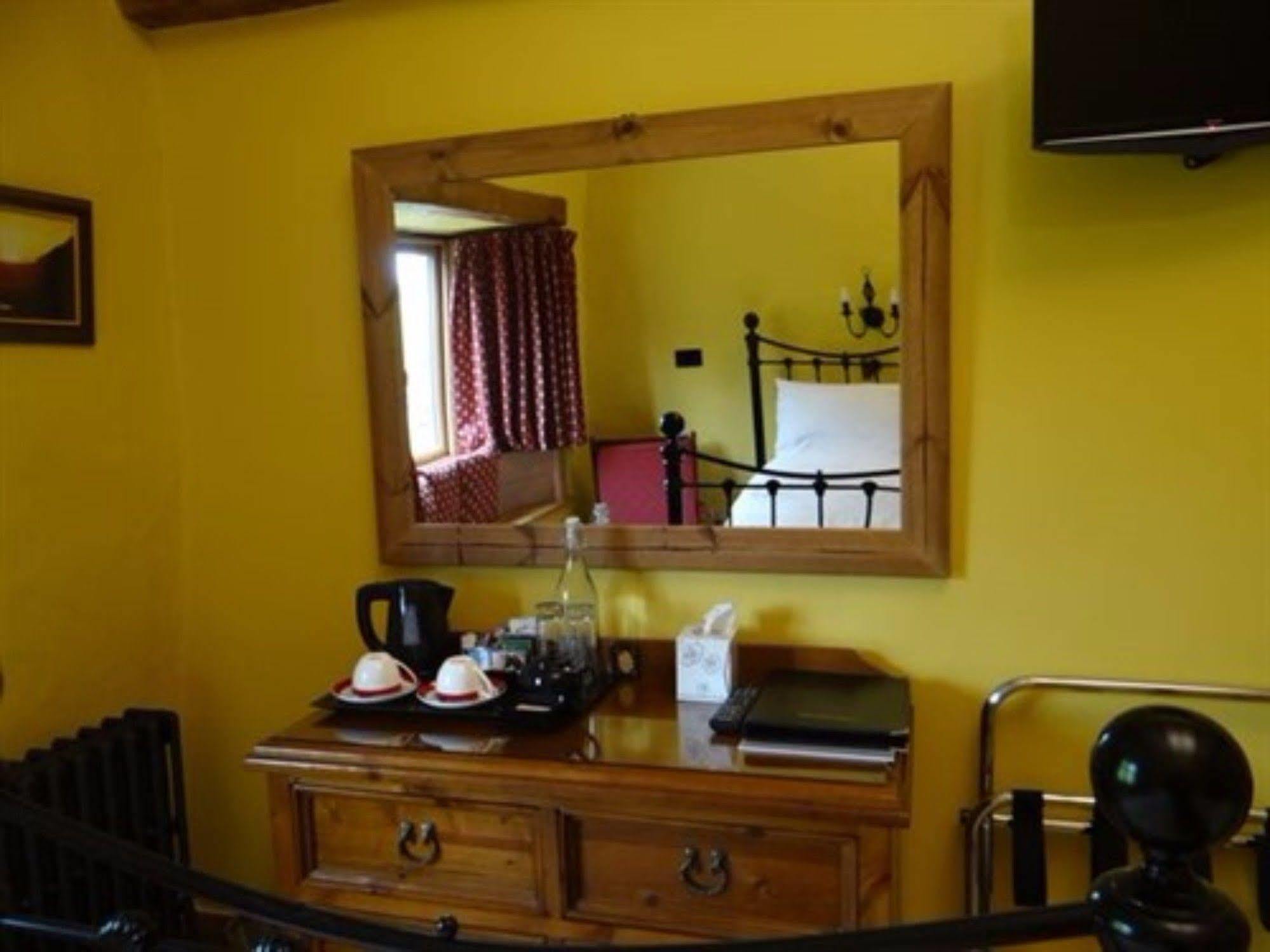 The Wayside And Whisky Barn 4* Whitbeck