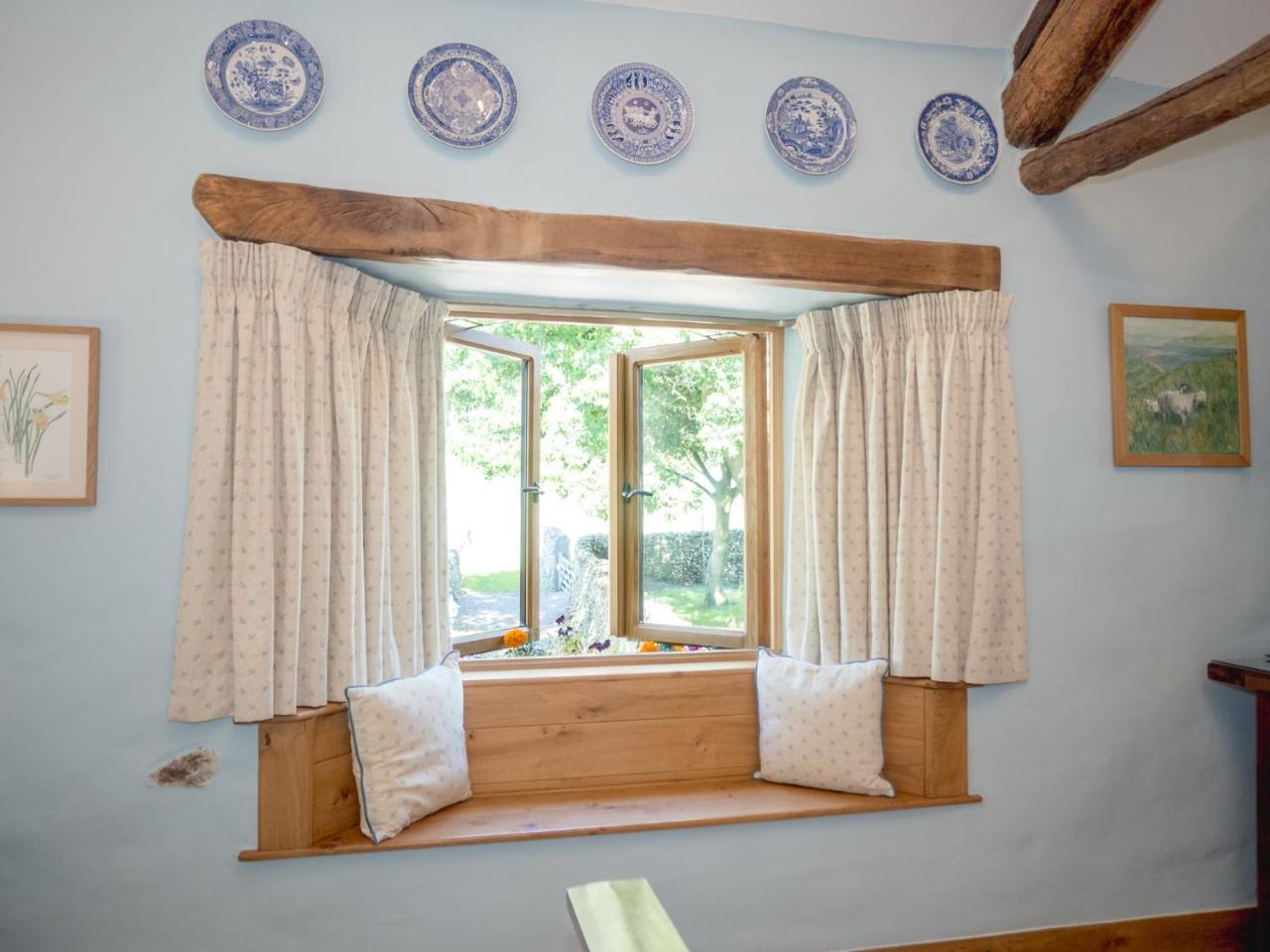 Гостевой дом The Wayside And Whisky Barn