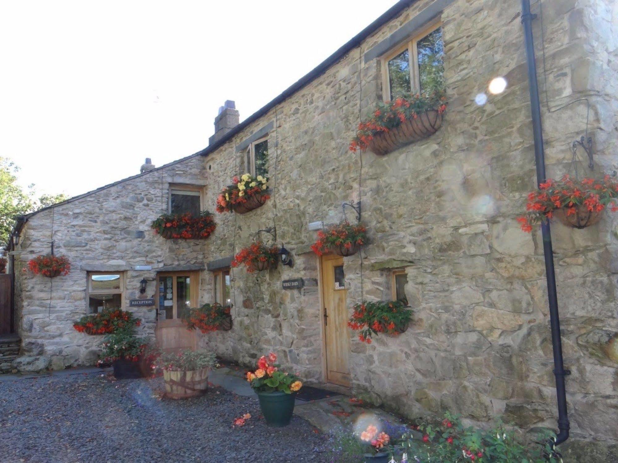 The Wayside And Whisky Barn Гостевой дом