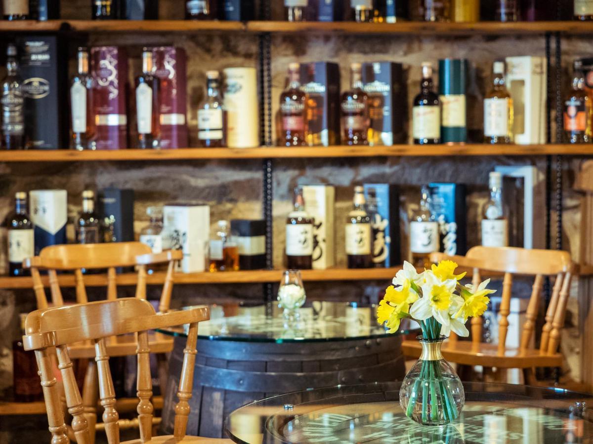 The Wayside And Whisky Barn Guest house 4*