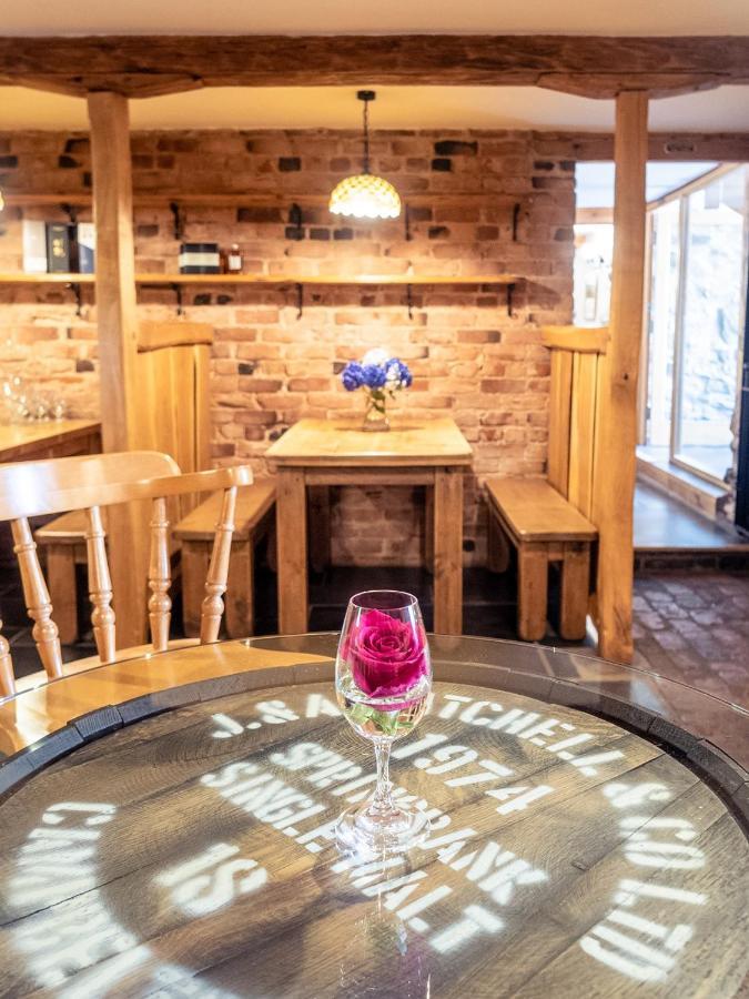 The Wayside And Whisky Barn Maison d'hôtes
