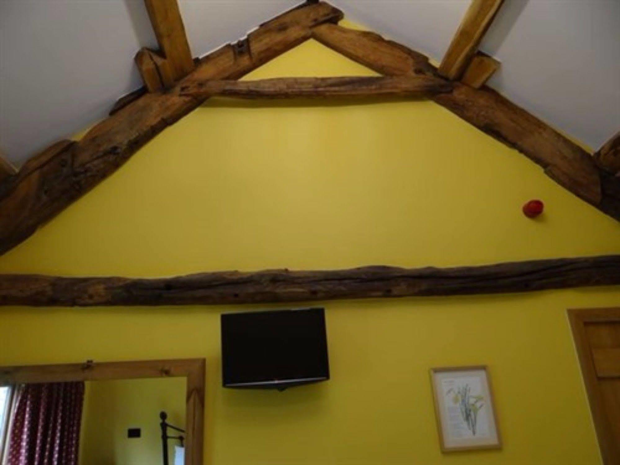 The Wayside And Whisky Barn 4* Whitbeck